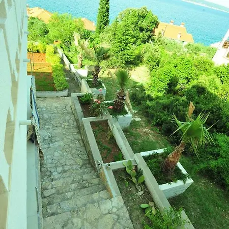 Pensjonat Kali/ Uglian Island's Waterfront