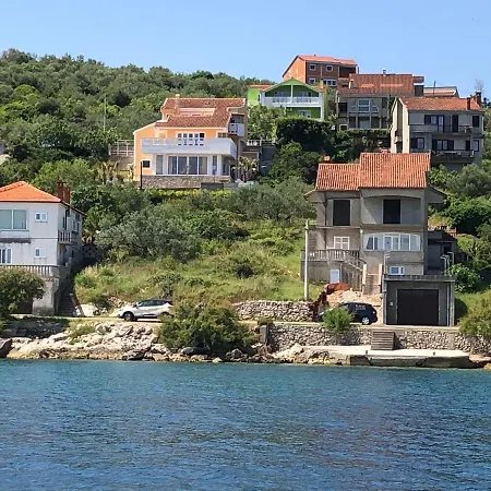 Kali/ Uglian Island's Waterfront * Kali